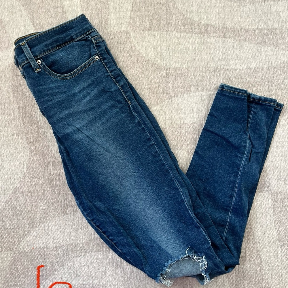 Levi’s, 311 Shaping Skinny in blue with ripped knee, size 29